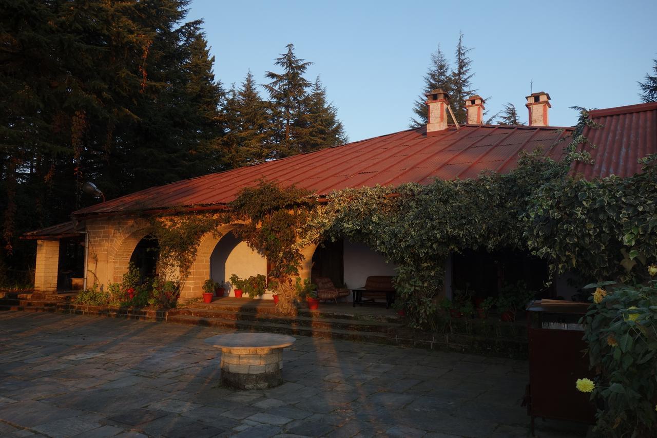 Khali Estate Hotel Binsar Bagian luar foto