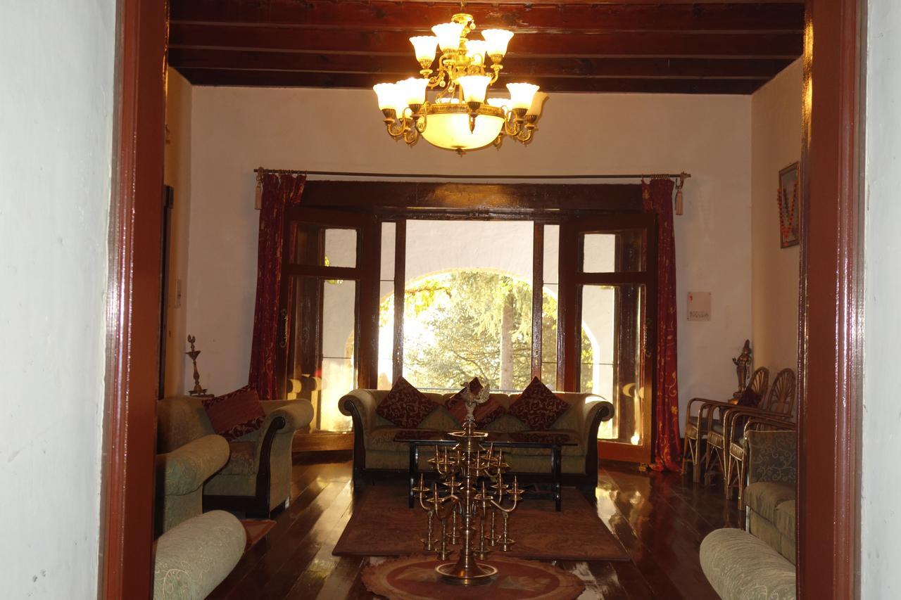 Khali Estate Hotel Binsar Bagian luar foto