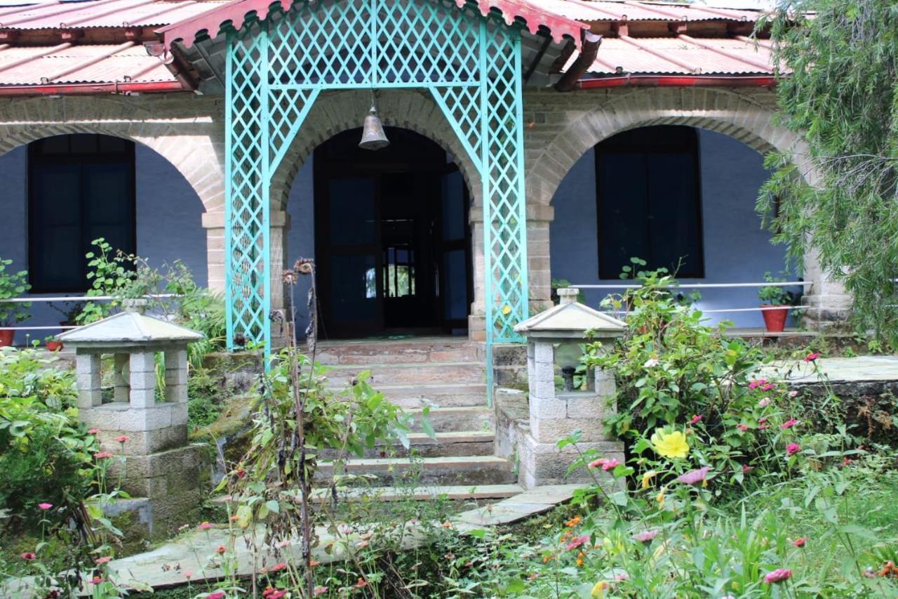 Khali Estate Hotel Binsar Bagian luar foto